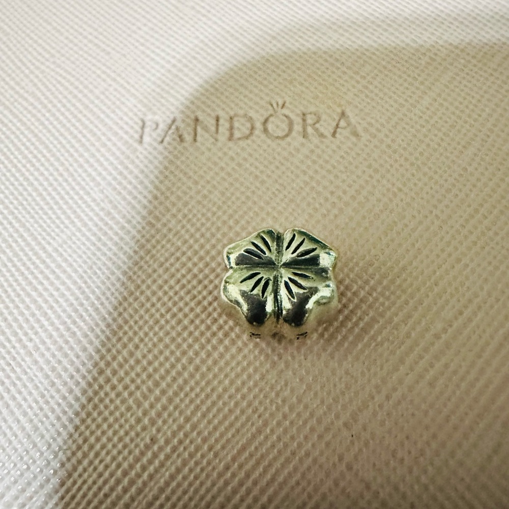 Authentic Pandora Luckyg Four Leaf Clover 🍀